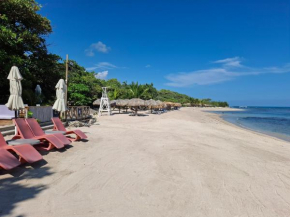 Beach Haven - Seaside Apartment with Pool